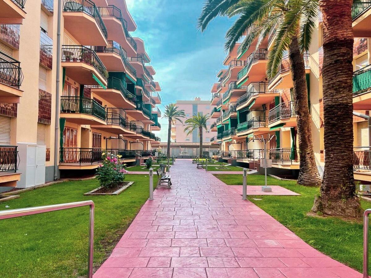 Palm Beach By Unik Tarragona ลาปีเนดา ภายนอก รูปภาพ